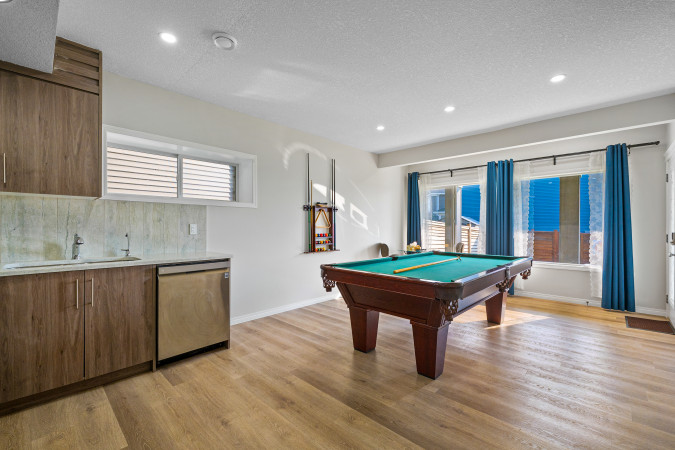 Pool table